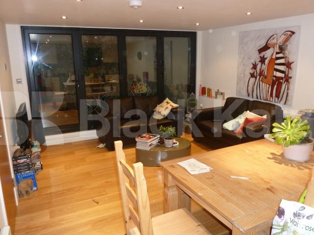 			An absolutely stunning apartment !!!, 2 Bedroom, 1 bath, 1 reception Flat			 Penton Street, ANGEL, ISLINGTON